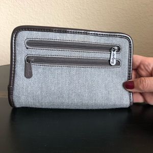 NWOT spacious thirty-one wallet